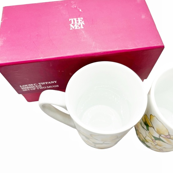 🆕 Set of 2 The Met Tiffany Hibiscus Mugs - Picture 2 of 3